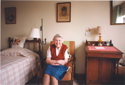 elsieinchair.JPG (29234 bytes)